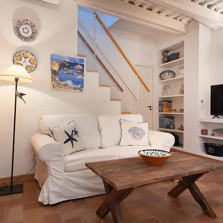 Holiday home Lets Holidays House Close To The Castle Tossa de Mar