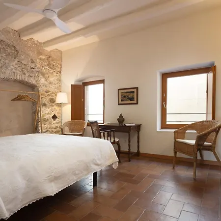 Lets Holidays House Close To The Castle Holiday home